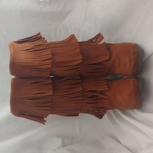 Minnetonka Moccasins 3 layer Fringe size 8 style 1632